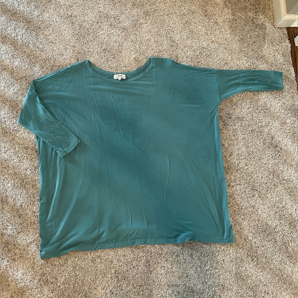 Piko flowy top, seafoam green color, size small